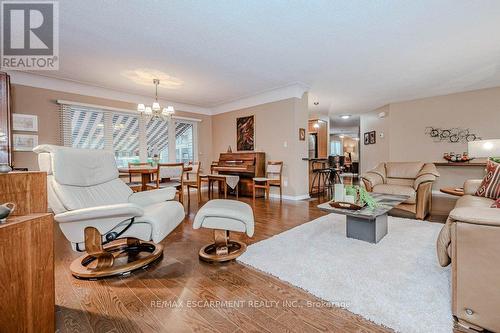 957 Sanford Drive, Burlington, ON - Indoor Photo Showing Living Room