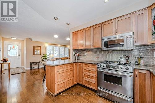 957 Sanford Drive, Burlington, ON - Indoor Photo Showing Kitchen