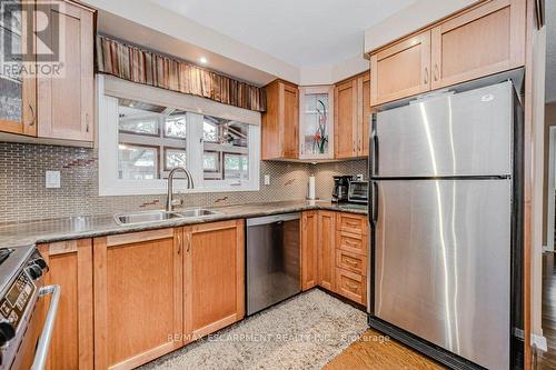 957 Sanford Drive, Burlington, ON - Indoor Photo Showing Kitchen With Stainless Steel Kitchen With Double Sink