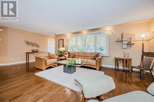 957 Sanford Drive, Burlington, ON - Indoor Photo Showing Living Room