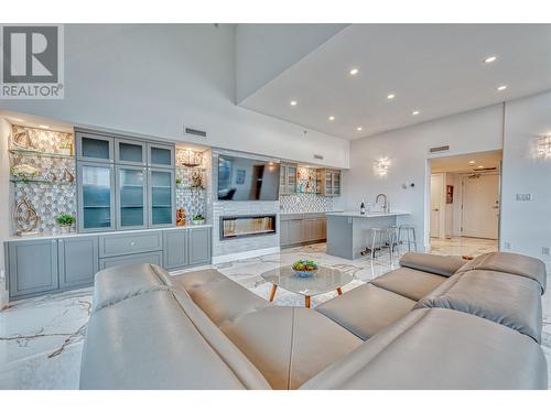 1160 Sunset Drive Unit# 1702, Kelowna, BC - Indoor Photo Showing Living Room With Fireplace