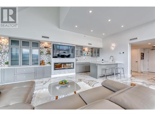 1160 Sunset Drive Unit# 1702, Kelowna, BC - Indoor Photo Showing Living Room With Fireplace