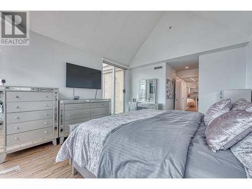 1160 Sunset Drive Unit# 1702, Kelowna, BC - Indoor Photo Showing Bedroom