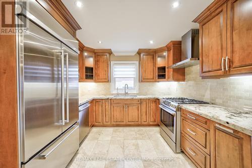 4602 Pemmican Trail, Mississauga, ON - Indoor Photo Showing Kitchen With Upgraded Kitchen