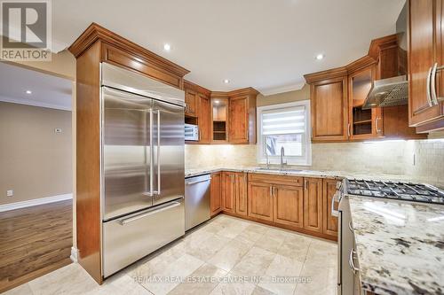 4602 Pemmican Trail, Mississauga, ON - Indoor Photo Showing Kitchen With Upgraded Kitchen