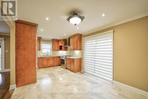 4602 Pemmican Trail, Mississauga, ON - Indoor Photo Showing Kitchen