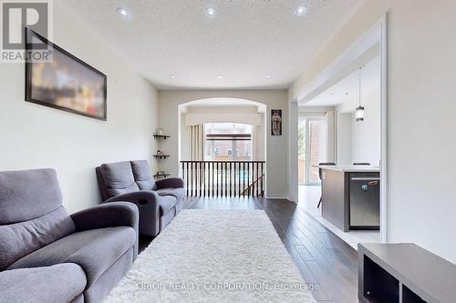 5 Maple Cider Street, Caledon, ON - Indoor Photo Showing Living Room