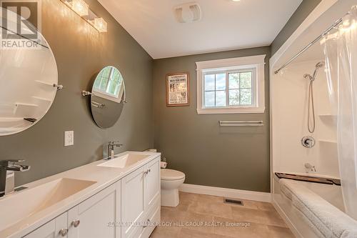 2638 Grand Tamarack Crescent, Severn, ON - Indoor Photo Showing Bathroom