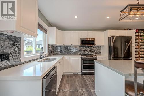 2638 Grand Tamarack Crescent, Severn, ON - Indoor Photo Showing Kitchen With Double Sink With Upgraded Kitchen