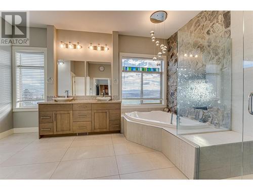 Main House Ensuite - 645 St Annes Road, Spallumcheen, BC - Indoor Photo Showing Bathroom