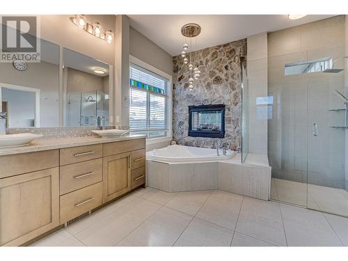 Main House Ensuite - 645 St Annes Road, Spallumcheen, BC - Indoor Photo Showing Bathroom