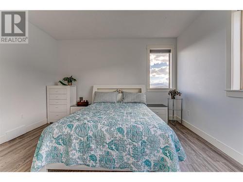 Main House - 645 St Annes Road, Spallumcheen, BC - Indoor Photo Showing Bedroom