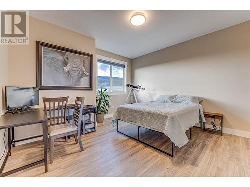 Main House - 645 St Annes Road, Spallumcheen, BC - Indoor Photo Showing Bedroom