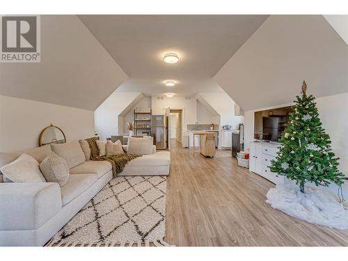 Upper Suite - 645 St Annes Road, Spallumcheen, BC - Indoor Photo Showing Living Room