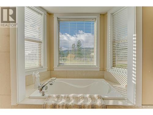 Basement Suite - 645 St Annes Road, Spallumcheen, BC - Indoor Photo Showing Bathroom