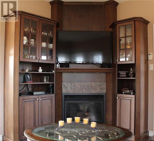 6218 Shannon Lane, Stormont, Dundas And Glengarry, ON - Indoor Photo Showing Living Room With Fireplace