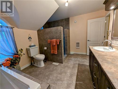 6218 Shannon Lane, Stormont, Dundas And Glengarry, ON - Indoor Photo Showing Bathroom