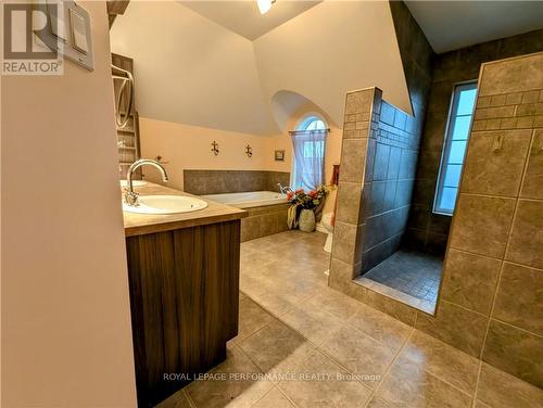 6218 Shannon Lane, South Glengarry, ON - Indoor Photo Showing Bathroom