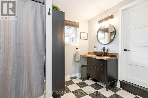 9832 Highway 12 W, Oro-Medonte, ON - Indoor Photo Showing Bathroom