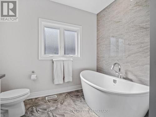 254 Lancaster Drive, Port Colborne, ON - Indoor Photo Showing Bathroom