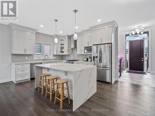 254 Lancaster Drive, Port Colborne, ON - Indoor Photo Showing Kitchen With Upgraded Kitchen