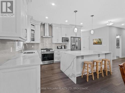 254 Lancaster Drive, Port Colborne, ON - Indoor Photo Showing Kitchen With Upgraded Kitchen