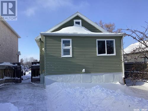 2241 Lindsay Street, Regina, SK - Outdoor