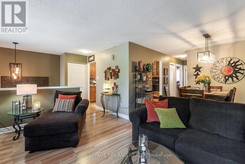 368 Ardsley Crescent, London, ON - Indoor Photo Showing Living Room