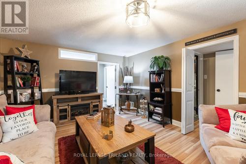 368 Ardsley Crescent, London, ON - Indoor Photo Showing Living Room