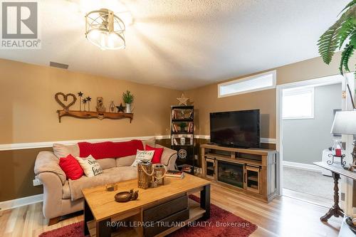 368 Ardsley Crescent, London, ON - Indoor Photo Showing Living Room