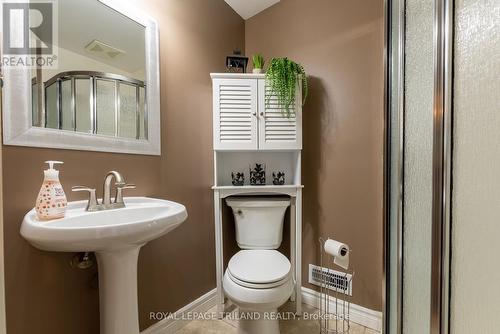 368 Ardsley Crescent, London, ON - Indoor Photo Showing Bathroom