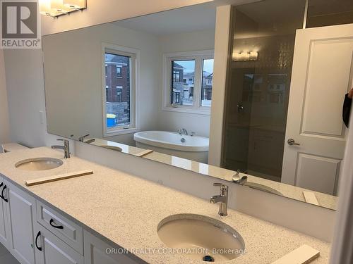 21 Kingsbury Trail, Barrie, ON - Indoor Photo Showing Bathroom