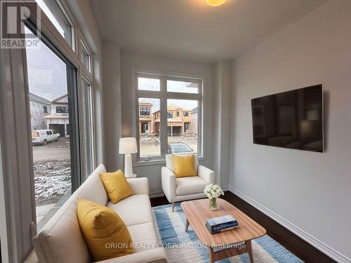 21 Kingsbury Trail, Barrie, ON - Indoor Photo Showing Living Room