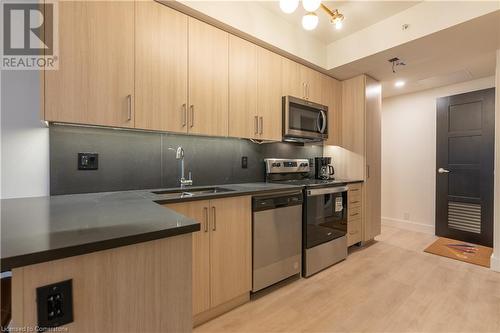 145 Columbia Street W Unit# 2027, Waterloo, ON - Indoor Photo Showing Kitchen