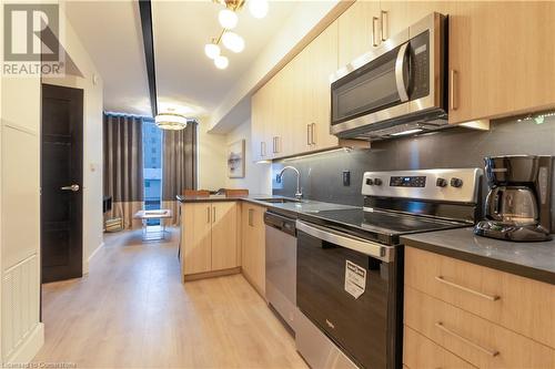 145 Columbia Street W Unit# 2027, Waterloo, ON - Indoor Photo Showing Kitchen