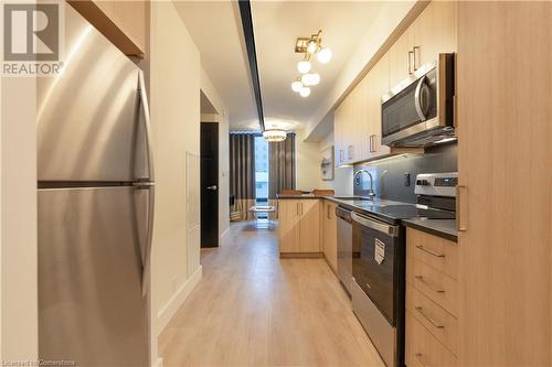 145 Columbia Street W Unit# 2027, Waterloo, ON - Indoor Photo Showing Kitchen