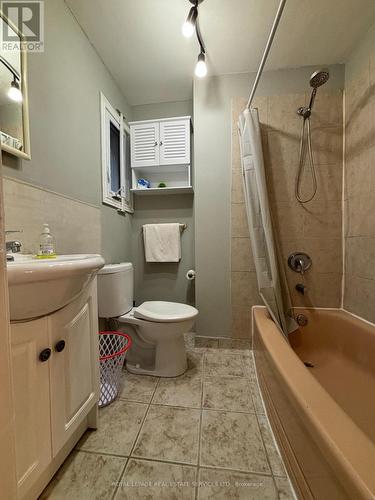 34 Adelaide Street S, London, ON - Indoor Photo Showing Bathroom