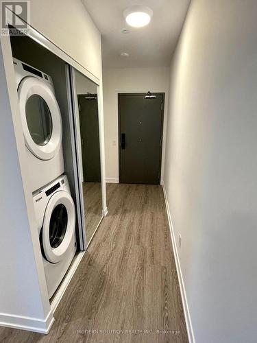 1706 - 2215 Sheridan Park Drive, Mississauga, ON - Indoor Photo Showing Laundry Room