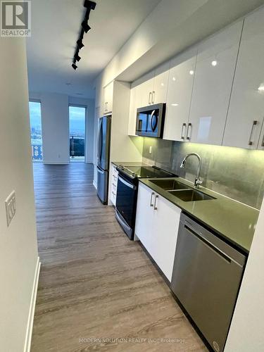 1706 - 2215 Sheridan Park Drive, Mississauga, ON - Indoor Photo Showing Kitchen With Stainless Steel Kitchen With Double Sink