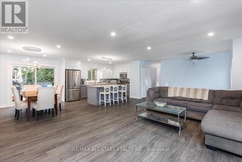 38 Minonen Road, Georgina, ON - Indoor Photo Showing Living Room