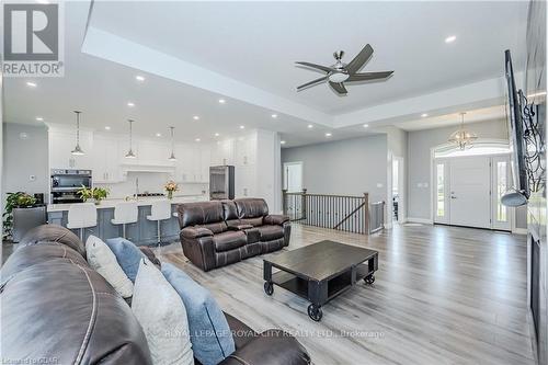 129 Ruth Anne Place, Mapleton, ON - Indoor Photo Showing Living Room