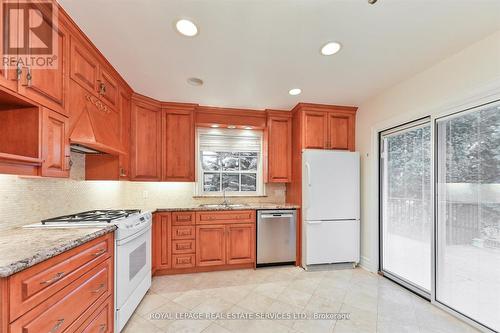 65 Ravensbourne Crescent, Toronto, ON - Indoor Photo Showing Kitchen