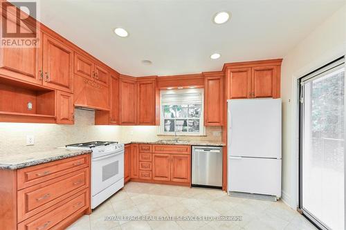 65 Ravensbourne Crescent, Toronto, ON - Indoor Photo Showing Kitchen