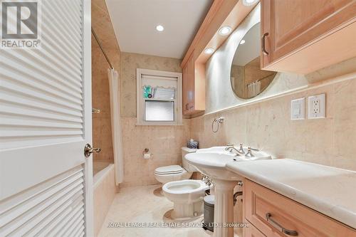 65 Ravensbourne Crescent, Toronto, ON - Indoor Photo Showing Bathroom