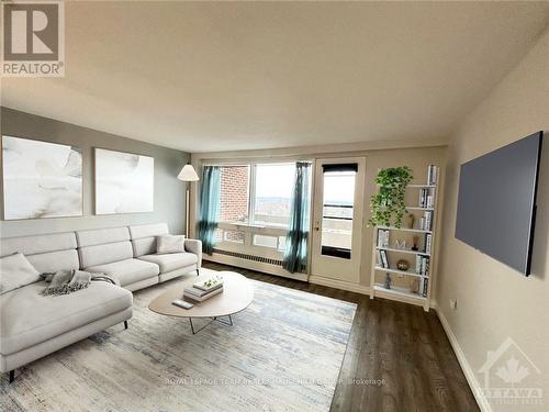 1009 - 3100 Carling Avenue, Ottawa, ON - Indoor Photo Showing Living Room