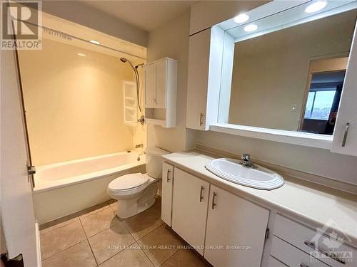 1009 - 3100 Carling Avenue, Ottawa, ON - Indoor Photo Showing Bathroom