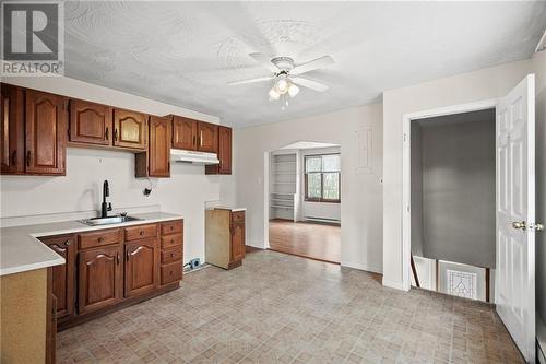 1236-1238 Churchill Street, Cornwall, ON - Indoor Photo Showing Kitchen