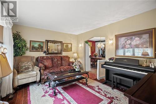 1236-1238 Churchill Street, Cornwall, ON - Indoor Photo Showing Living Room