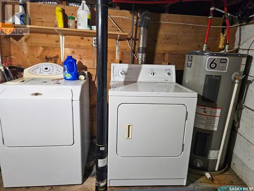 109 Kaufman Street, Hodgeville, SK - Indoor Photo Showing Laundry Room