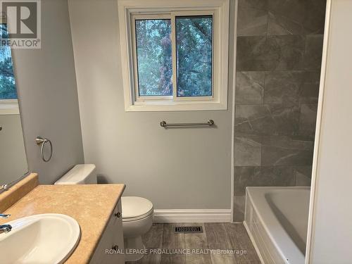 175 Northern Avenue, Galway-Cavendish And Harvey, ON - Indoor Photo Showing Bathroom